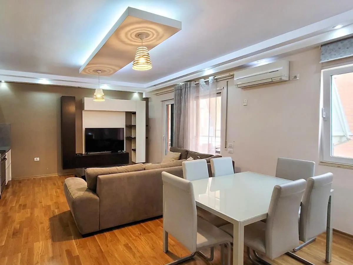 Quiet Apartment Near Tirana Lake